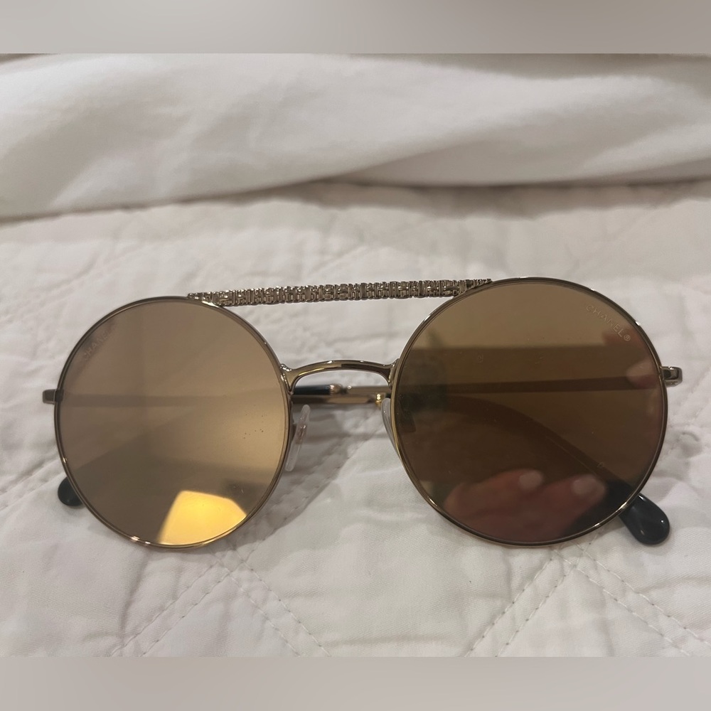 Rounded mirror Chanel aviator sunglasses